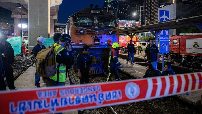 Tabrakan Maut Kereta Barang dan Bus di Thailand Picu Kebakaran Hebat